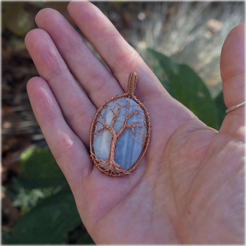 pendentif artisanal en pierre