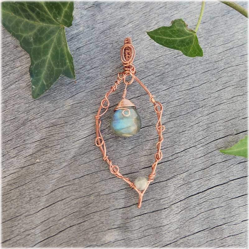 pendentif feuille en pierre labradorite