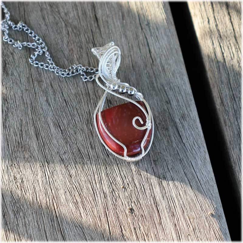 pendentif pierre rouge