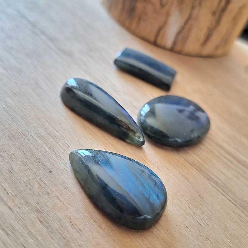 créatrice de bijoux en pierres